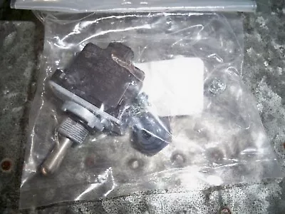 $32.99 • Buy Genie Part # 128202GT Toggle Switch (Platform Rotate) DPDT 3P MOM NEW Genuine