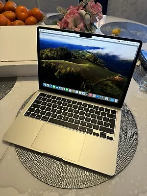 Apple MacBook Air 13.6  (256GB SSD M2 Chip 8GB) Laptop - Silver - • £750