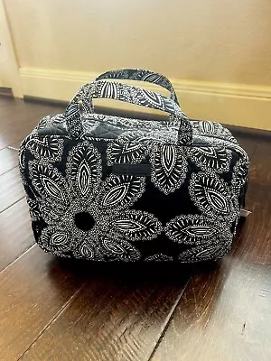 NWT Vera Bradley Grand Travel Cosmetic Bag In Blanco Bouquet • $29.99