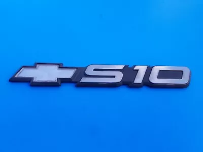 98 99 00 01 02 03 04 05 Chevrolet S10 Side Rear Emblem Logo Badge Symbol (2005) • $17.10