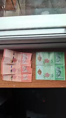 Left Over Holiday Money40. Malaysian BANKNOTES • £10.25