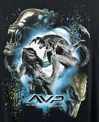 Alien Vs Predator Halloween Horror Nights Mens S Tshirt AVP Halloween Horror EUC • $2.97