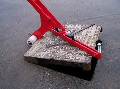 Mustang Pivot Lift Manhole Cover Lifter DQ4  Drain Sewer Cover Lifter • £440