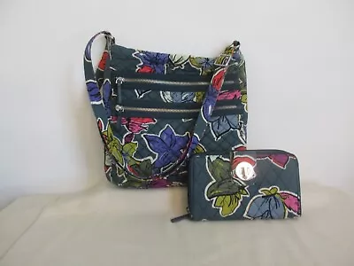 Very Bradley Falling Flowers Triple Zip Hipster & Turn Lock Clutch Wallet Pre-O • $39.99