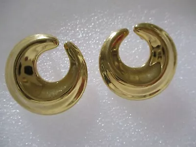 Monet  GOLD TONE  SWOOP SWIRL PIERCED  EARRINGS~1  1/8  • $1.29