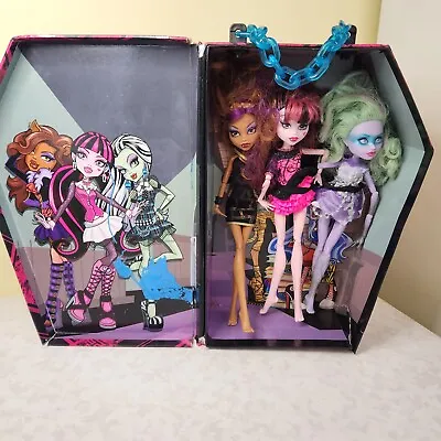 3 Monster High Dolls MONSTER + Coffin Case  E8 Clawdeen Wolf Pink Scaris Twyla.. • $32.99