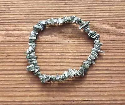 Natural Seraphinite Stone Gemstone Stretchy Chip Bracelet • $4.49