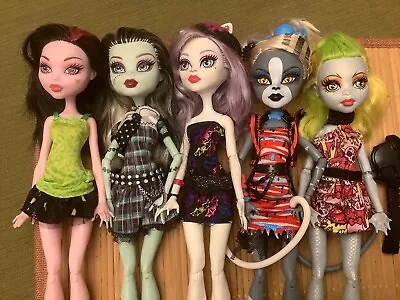 Lot Of 5 Monster High Dolls!   • $11