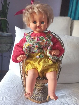 Bambola vintage rossa anni 60 / 70 - Bottega D'arte