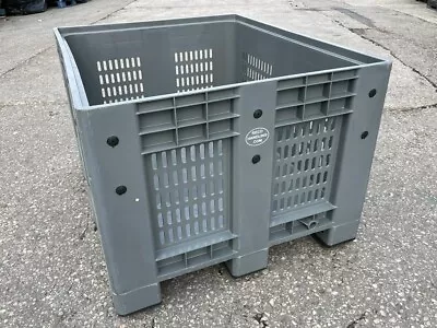 4 X BRAND NEW 610 LTR VENTED PLASTIC PALLET BOX   DOLAV   1000X1200X750m • £659.99