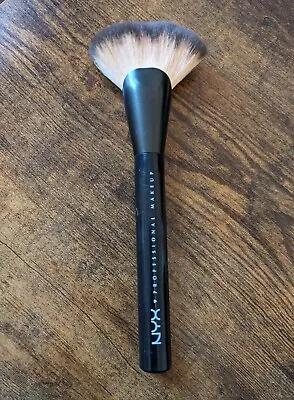 Nyx Professional Makeup Pro Fan Brush • £10