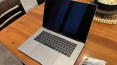 Apple MacBook Pro 15  2016 2.6 GHz Quad-Core Intel Core I7 16GB RAM 500GB SSD • $226