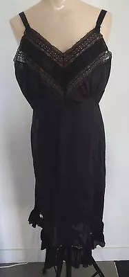 Vintage 1950s Lady Russell Sz 40 Black Lace Full Slip Accordion Ruffles • $36