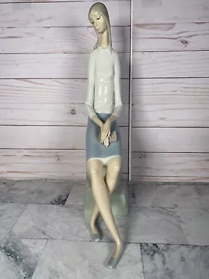 $99.99 • Buy Lladro Tall Girl Student Reading Book Gloss Finish Figurine 4518