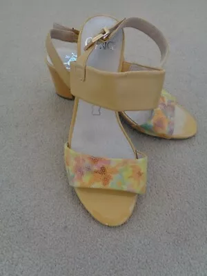 Caprice Yellow Floral Print Leather Strappy Sandals - Size 5 (38) • £35