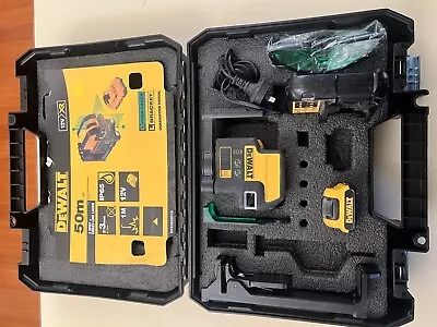 DeWalt DCE0822D1G-XE 10.8V Li-ion Cross Line Laser Level Kit • $400