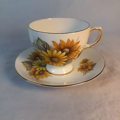 Queen Anne Bone China Cup And Saucer Yellow Daisies Made In England • $6