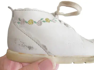 Vintage Pre-Owned Stride Rite Baby Shoes 4EE Toddler Girl Embroidery Flexible • $12.99