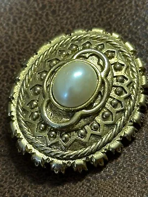Vatican Library Collection Brooch Pin Pearl Like Stone Goldtone Oval • $24.99