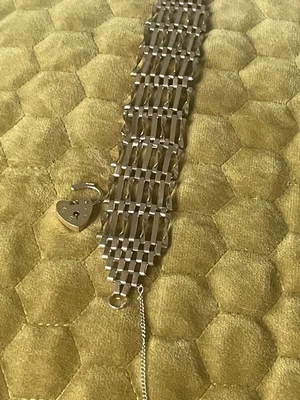 9ct Gold Vintage 7 Bar Gate Bracelet • £430