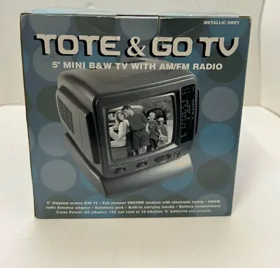 Mini Black & White Tote & Go TV & AM /FM Radio VTG • $40.97