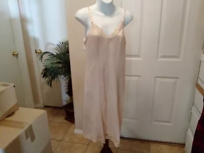 Womans Vintage Full Slip Maidenform Sweet Nothings Lace Beige Size 32 • $28