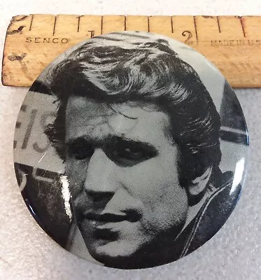 Vintage 70's HAPPY DAYS Henry Winkler FONZIE 2 1/4  Button THE FONZ Button Pin • $10