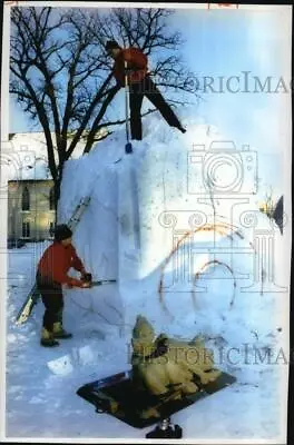 1994 Press Photo Paul Hess Bill Hackbarth Work On Snow Sculpture - Mja21118 • $19.99