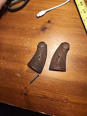 Vintage Smith & Wesson Wood Checkered Pistol Grips Grip Hand Eject • $50