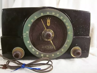 Vintage/Antique ZENITH 1950's AM/FM Tube Bakelite Radio Model H725 • $55