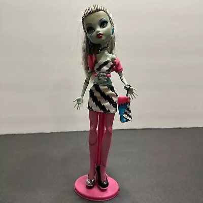 Original Gen 1 Monster High Dawn Of The Dance Frankie Stein W/Stand And Purse“J” • $54.99