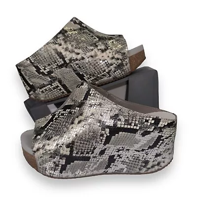 Volatile Carrier Wedge Slip-on Sandals  Grey Snakeskin Print  Women's 6 • $35