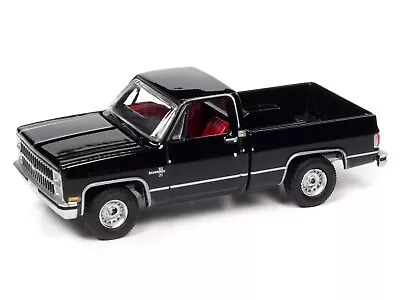 Auto World NEW '82 Chevy Silverado 10 Fleetside 1:64 Scale Diecast Car AW64312B • $8.95