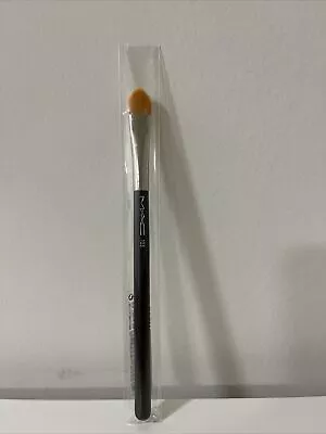 MAC 195 Concealer Brush New In Sleeve • $15.99