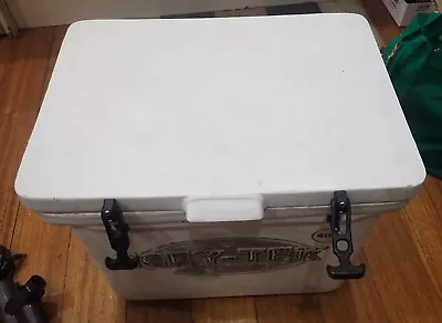 Heavy Duty Icey Tek  Esky Cooler 40l Melbourne $280rrp Bargain!! • $90