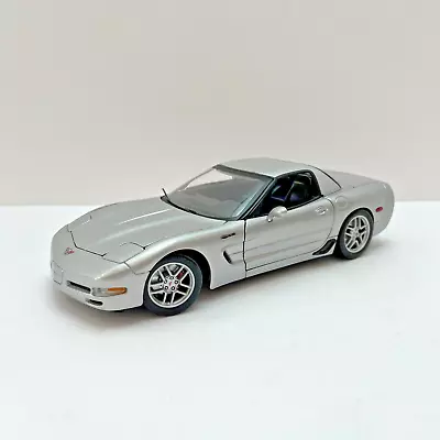 Chevrolet 2001 Corvette Coupe Silver Maisto Diecast Model 1/18 1:18 • $35