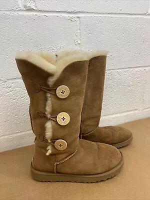 UGG Size 8 Bailey Button Triplet II Chestnut Three Wood Button Sheepskin Boots • $50