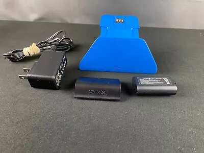 Controller Gear Xbox Pro Charging Stand - Shock Blue • $15