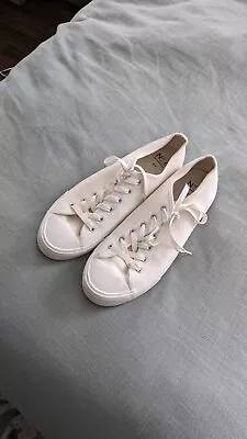 HM Shoes - White Canvas • $4