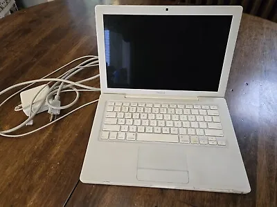 Apple MacBook Early 2008 13  A1181 | 4gb RAM DDR2 | DVD | Battery | OS 10.6.8 • $44.99