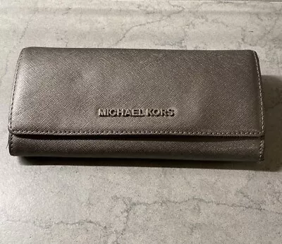 Michael Kors Jet Set Travel Carryall Flap Wallet Leather Nickel • $39.99