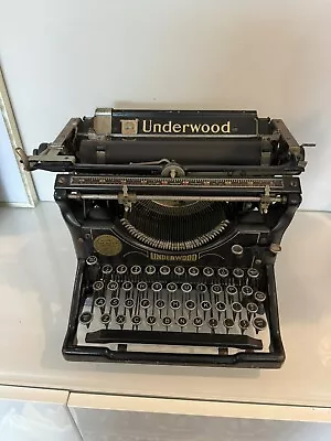 VINTAGE 1900's UNDERWOOD TYPEWRITER -Beautiful Condition! • $190