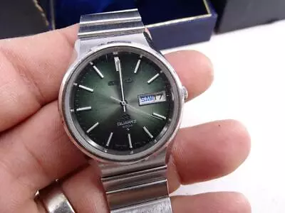 Vintage Men's Stainless Steel Wristwatch Seiko Quartz Model 4004 Day Date Retro • $17.50