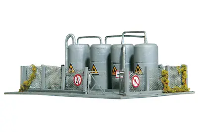 Piko 60012 N Scale N Warwick Oil Tanks • $28.99