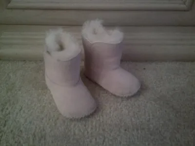 UGG AUSTRALIA  INFANT GIRLS WINTER BOOTS Size 2/3 • $19.99