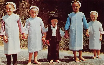 Lancaster PA Amish Mennonite School Children Modesty Clothing Vtg Postcard T4 • $4.25