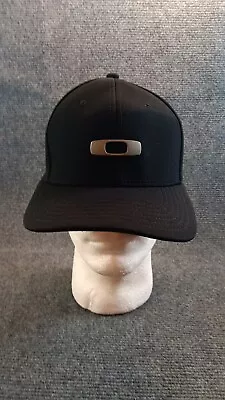 Oakley Fitted Ball Cap Flexfit Black Metal Grey Logo Men's Size S/zm • $22