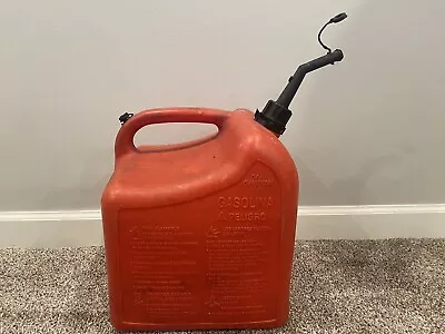 Chilton 6 Gallon Red Plastic Vented Gas Can Vintage Pre Ban 42236 Made In USA • $69.99