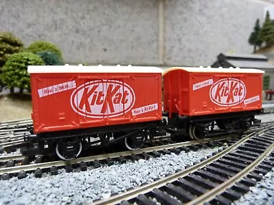 Hornby Kit Kat Vans X 2 For OO Gauge Model Train Set • £4.20