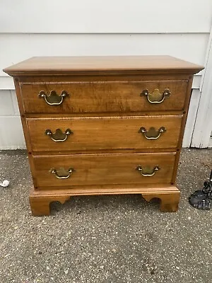 Beautiful Vintage Ethan Allen Circa 1776 3 Drawer Chairside Chest #18-9012 (A) • $489.99